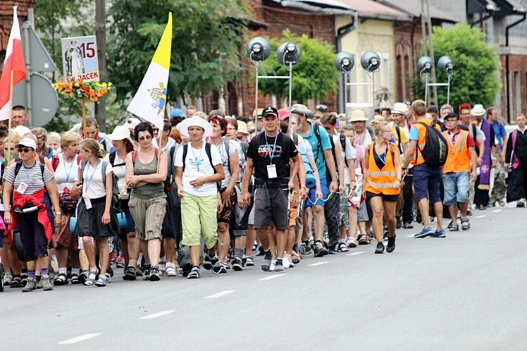 Piąty dzień Pieszej Pielgrzymki Tarnowskiej czasem adoracji Najświętszego Sakramentu
