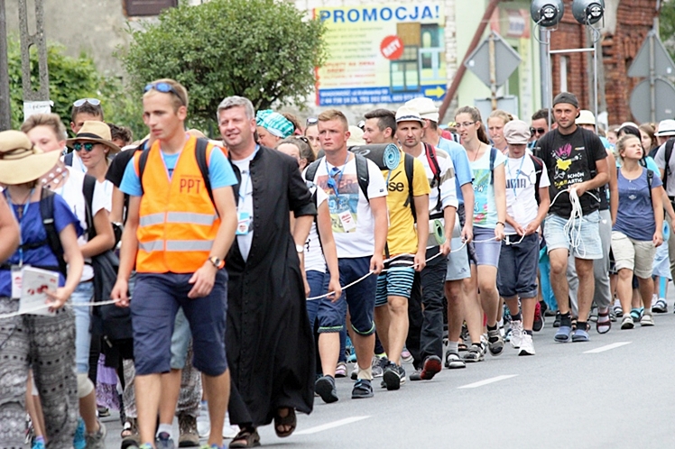 Piąty dzień Pieszej Pielgrzymki Tarnowskiej czasem adoracji Najświętszego Sakramentu