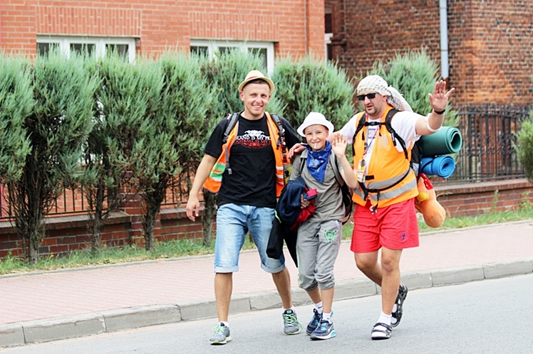 Piąty dzień Pieszej Pielgrzymki Tarnowskiej czasem adoracji Najświętszego Sakramentu