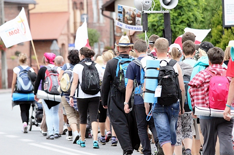 Piąty dzień Pieszej Pielgrzymki Tarnowskiej czasem adoracji Najświętszego Sakramentu
