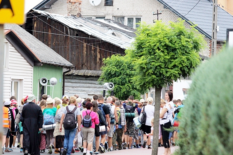Piąty dzień Pieszej Pielgrzymki Tarnowskiej czasem adoracji Najświętszego Sakramentu
