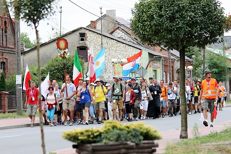 Piąty dzień Pieszej Pielgrzymki Tarnowskiej czasem adoracji Najświętszego Sakramentu