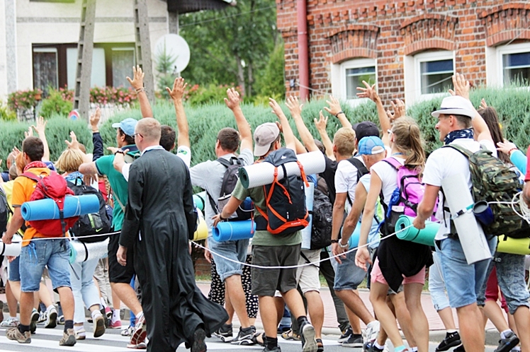 Piąty dzień Pieszej Pielgrzymki Tarnowskiej czasem adoracji Najświętszego Sakramentu