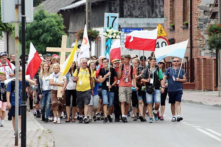 Piąty dzień Pieszej Pielgrzymki Tarnowskiej czasem adoracji Najświętszego Sakramentu