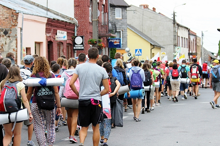 Piąty dzień Pieszej Pielgrzymki Tarnowskiej czasem adoracji Najświętszego Sakramentu