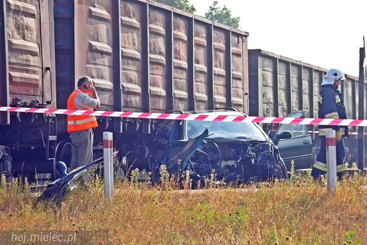 Wjechali pod pociąg na LHS