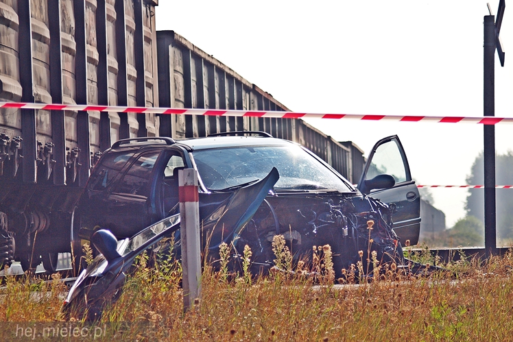 Wjechali pod pociąg na LHS