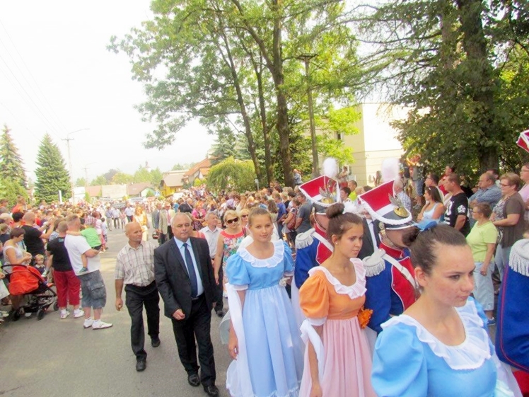 ?Chorzelowiacy? i delegacja Gminy Mielec na Dożynkach Gminnych w Goleszowie