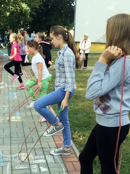 Masa atrakcji na festynie plenerowym na osiedlu Lotników