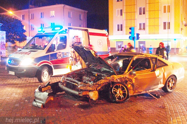 Groźnie pod Pasażem. Pędził po centrum i doprowadził do wypadku?