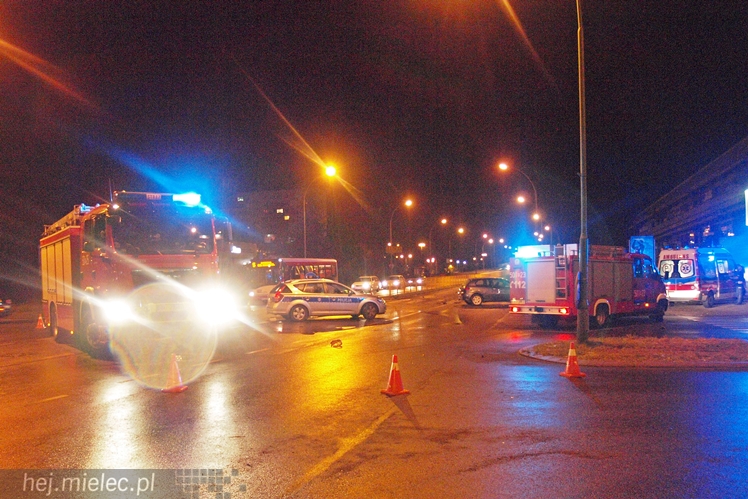 Groźnie pod Pasażem. Pędził po centrum i doprowadził do wypadku?