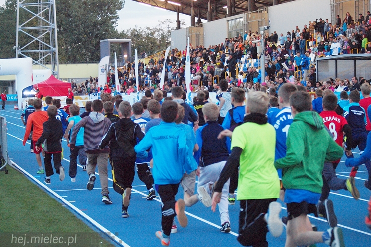 Takiej imprezy w Mielcu jeszcze nie było! Mielec tłumnie biegał!