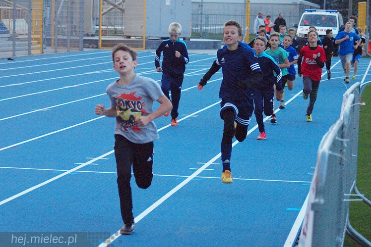 Takiej imprezy w Mielcu jeszcze nie było! Mielec tłumnie biegał!