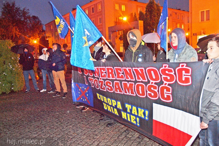 Mielczanie pikietowali przeciw uchodźcom