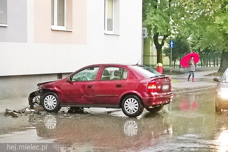 Ślisko na mieleckich drogach, są kolizje