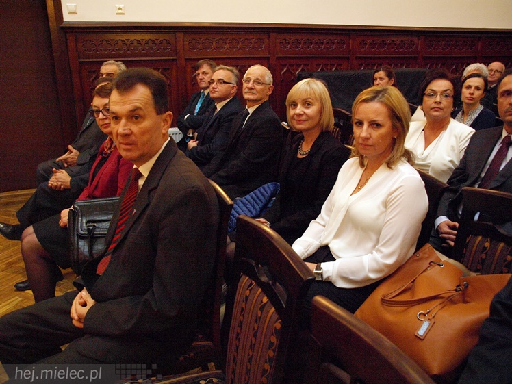 Uroczystość wręczenia nauczycielom nagród starosty powiatu mielckiego