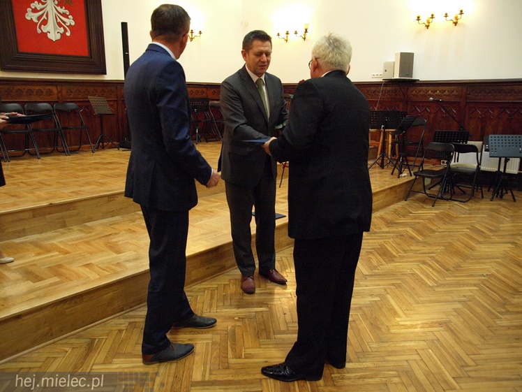 Uroczystość wręczenia nauczycielom nagród starosty powiatu mielckiego
