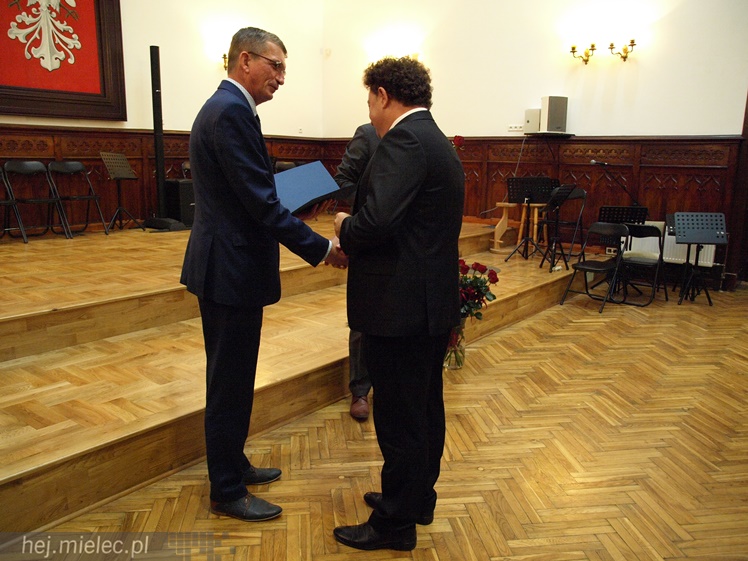 Uroczystość wręczenia nauczycielom nagród starosty powiatu mielckiego
