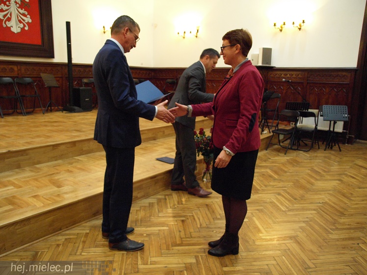 Uroczystość wręczenia nauczycielom nagród starosty powiatu mielckiego