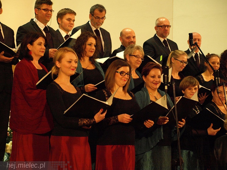 Mieleckie Dni Papieskie: koncert Alicji Majewskiej, Włodzimierza Korcza i Strzyżowskiego Chóru Kameralnego