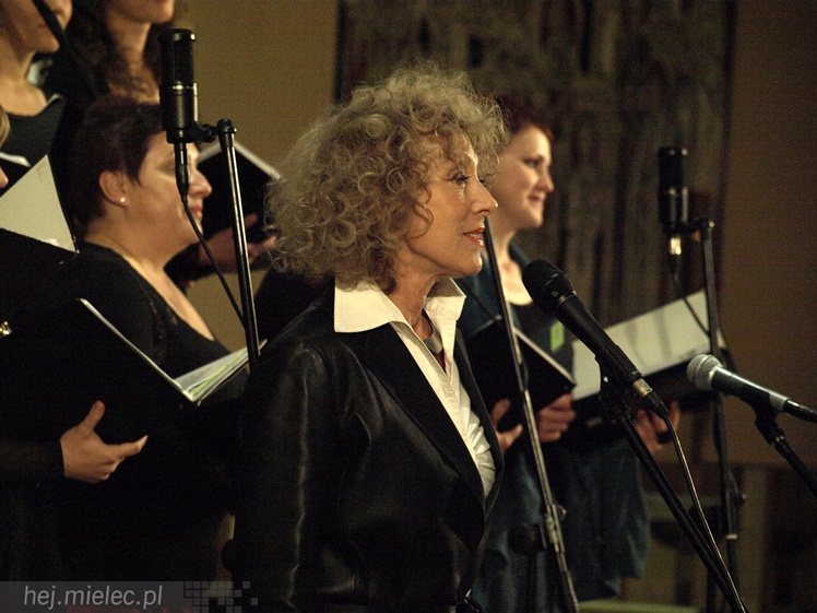 Mieleckie Dni Papieskie: koncert Alicji Majewskiej, Włodzimierza Korcza i Strzyżowskiego Chóru Kameralnego