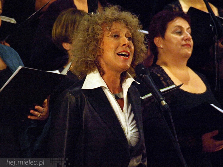 Mieleckie Dni Papieskie: koncert Alicji Majewskiej, Włodzimierza Korcza i Strzyżowskiego Chóru Kameralnego