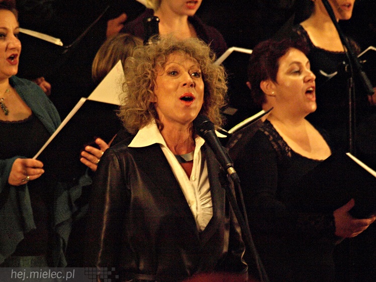 Mieleckie Dni Papieskie: koncert Alicji Majewskiej, Włodzimierza Korcza i Strzyżowskiego Chóru Kameralnego