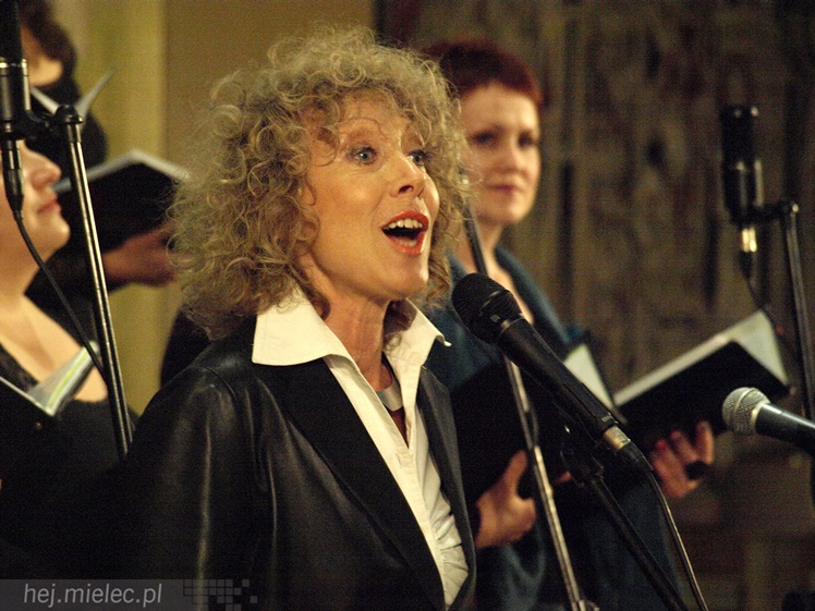 Mieleckie Dni Papieskie: koncert Alicji Majewskiej, Włodzimierza Korcza i Strzyżowskiego Chóru Kameralnego