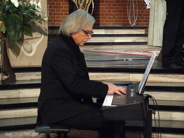 Mieleckie Dni Papieskie: koncert Alicji Majewskiej, Włodzimierza Korcza i Strzyżowskiego Chóru Kameralnego