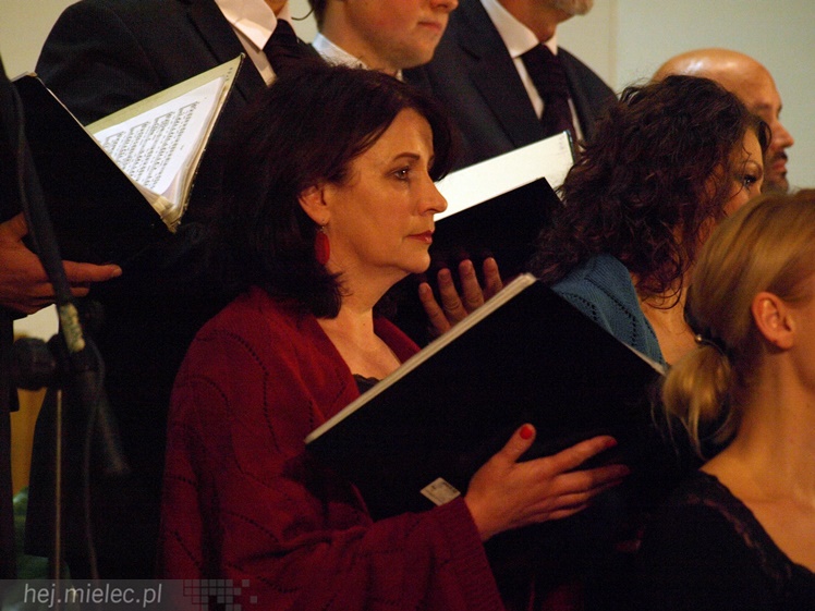 Mieleckie Dni Papieskie: koncert Alicji Majewskiej, Włodzimierza Korcza i Strzyżowskiego Chóru Kameralnego