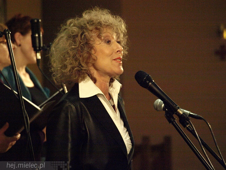 Mieleckie Dni Papieskie: koncert Alicji Majewskiej, Włodzimierza Korcza i Strzyżowskiego Chóru Kameralnego