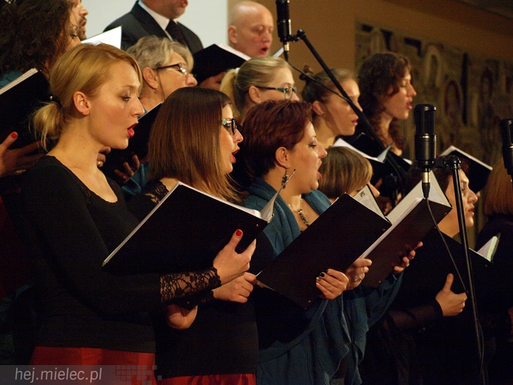 Mieleckie Dni Papieskie: koncert Alicji Majewskiej, Włodzimierza Korcza i Strzyżowskiego Chóru Kameralnego