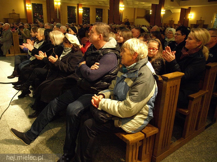 Mieleckie Dni Papieskie: koncert Alicji Majewskiej, Włodzimierza Korcza i Strzyżowskiego Chóru Kameralnego