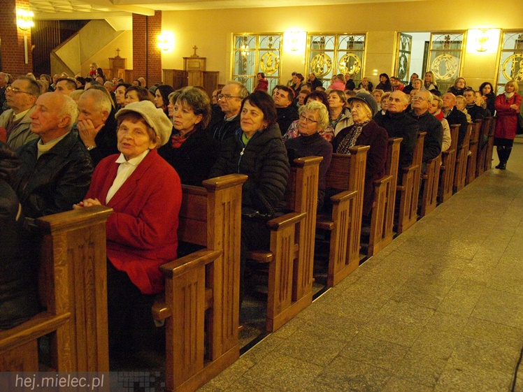 Mieleckie Dni Papieskie: koncert Alicji Majewskiej, Włodzimierza Korcza i Strzyżowskiego Chóru Kameralnego