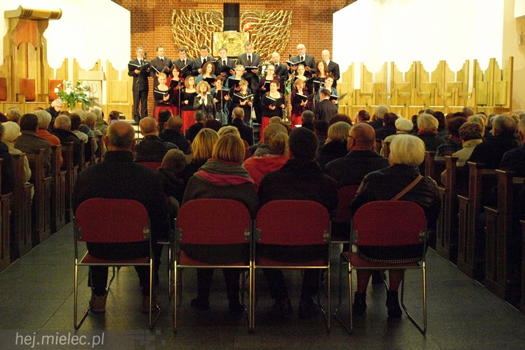 Mieleckie Dni Papieskie: koncert Alicji Majewskiej, Włodzimierza Korcza i Strzyżowskiego Chóru Kameralnego