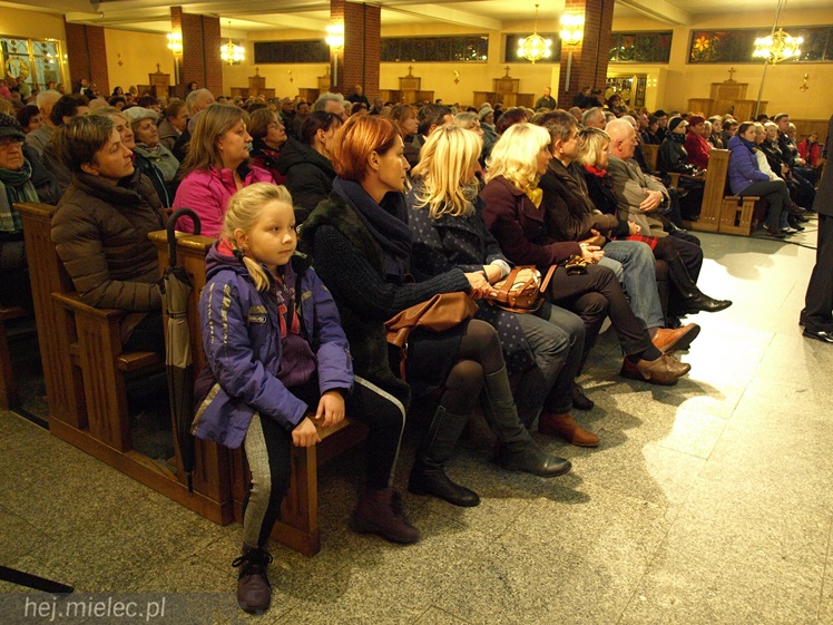 Mieleckie Dni Papieskie: koncert Alicji Majewskiej, Włodzimierza Korcza i Strzyżowskiego Chóru Kameralnego