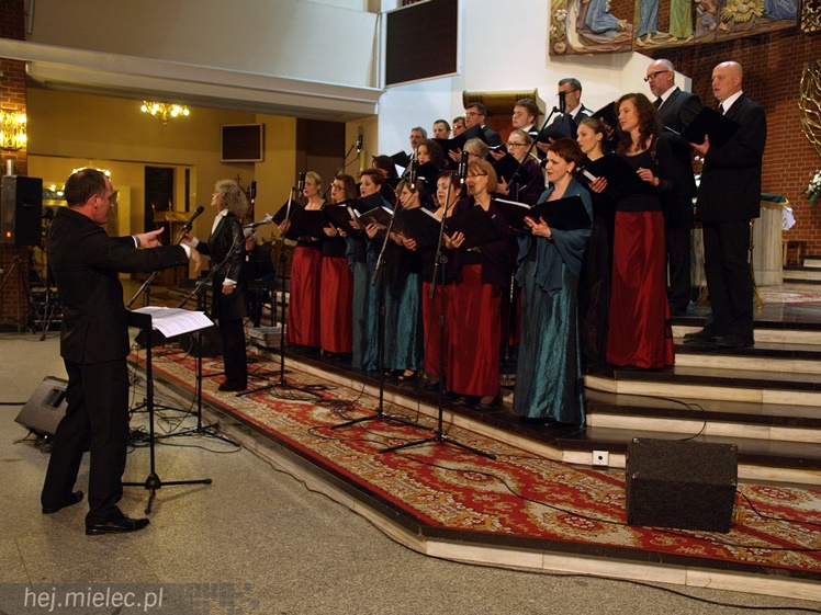 Mieleckie Dni Papieskie: koncert Alicji Majewskiej, Włodzimierza Korcza i Strzyżowskiego Chóru Kameralnego