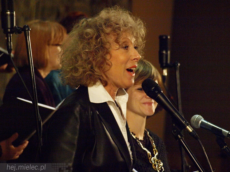 Mieleckie Dni Papieskie: koncert Alicji Majewskiej, Włodzimierza Korcza i Strzyżowskiego Chóru Kameralnego