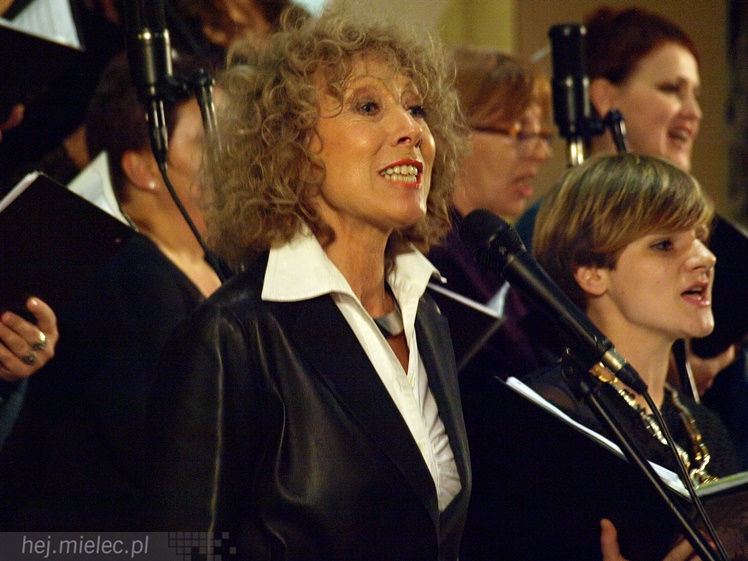 Mieleckie Dni Papieskie: koncert Alicji Majewskiej, Włodzimierza Korcza i Strzyżowskiego Chóru Kameralnego