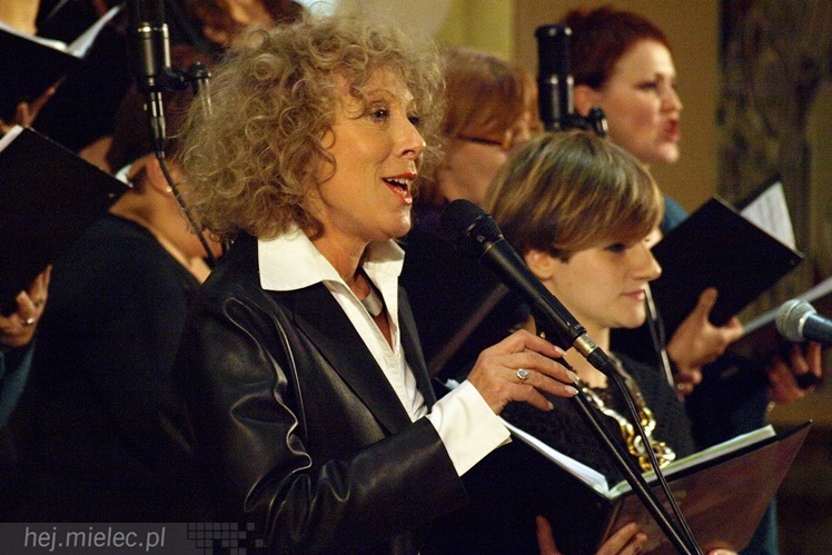 Mieleckie Dni Papieskie: koncert Alicji Majewskiej, Włodzimierza Korcza i Strzyżowskiego Chóru Kameralnego
