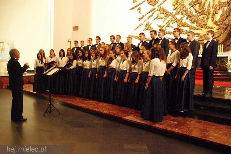 Dni Papieskie: koncert chórów I i II Liceum Ogólnokształcącego