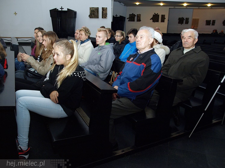 Dni Papieskie: koncert chórów I i II Liceum Ogólnokształcącego