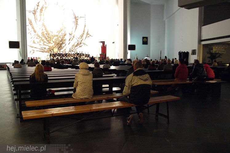 Dni Papieskie: koncert chórów I i II Liceum Ogólnokształcącego