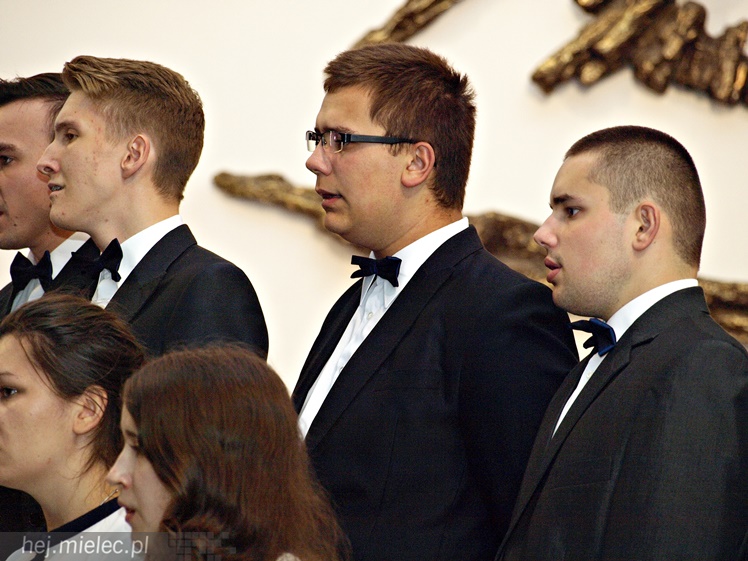 Dni Papieskie: koncert chórów I i II Liceum Ogólnokształcącego