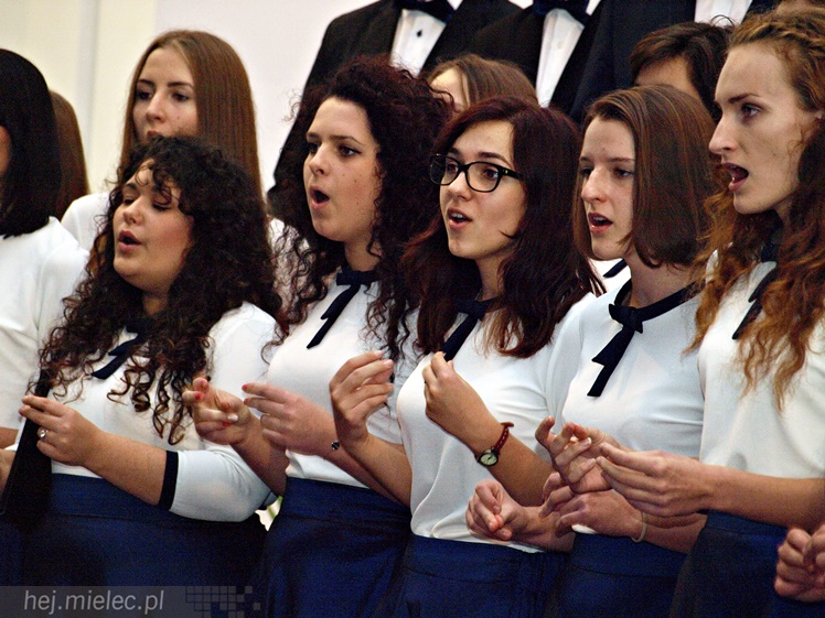 Dni Papieskie: koncert chórów I i II Liceum Ogólnokształcącego