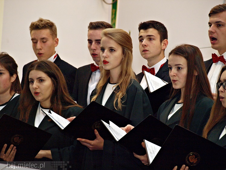 Dni Papieskie: koncert chórów I i II Liceum Ogólnokształcącego