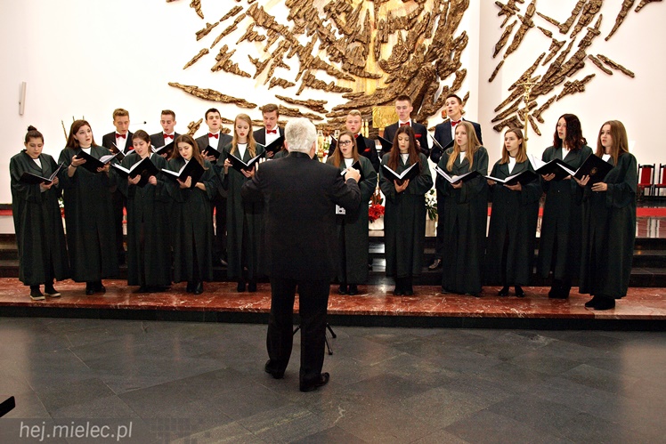 Dni Papieskie: koncert chórów I i II Liceum Ogólnokształcącego