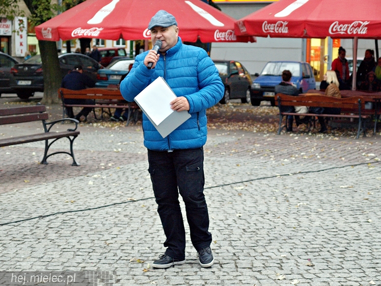 Mieleckie rzeźby ożyły! Taneczny flash mob na Placu AK
