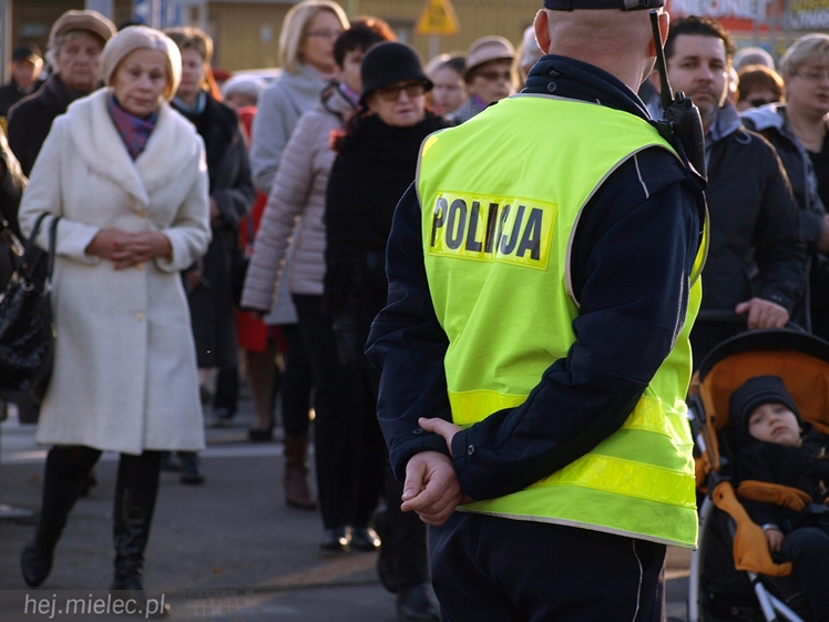 1 listopada na Cmentarzu Parafialnym i Komunalnym w Mielcu