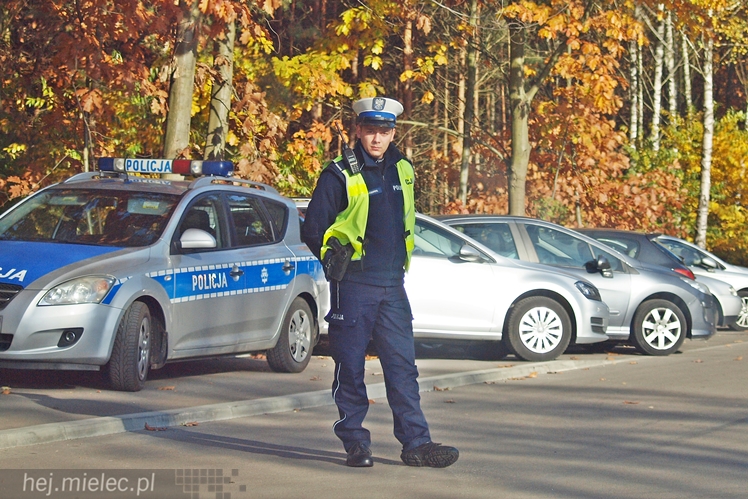1 listopada na Cmentarzu Parafialnym i Komunalnym w Mielcu